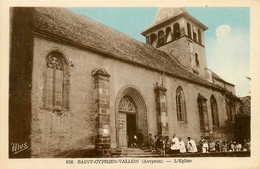 St Cyprien Vallon * L'église Du Village * Entrée Pour La Messe - Autres & Non Classés