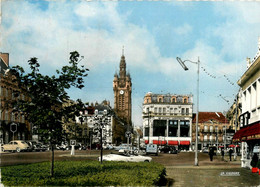 Douai * La Place D'armes * Automobile Voiture Ancienne * Commerces Magasins - Douai