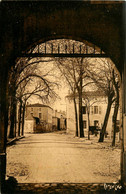 Surgères * Rue Du Village * La Porte Dans L'enceinte Primitive Du Château - Surgères