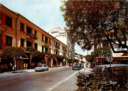 St Laurent Du Var * Avenue Générale Leclerc * Automobiles Anciennes * CITROEN Traction - Saint-Laurent-du-Var