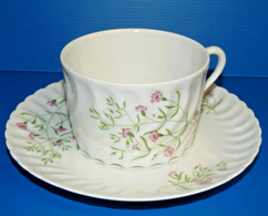 JOLIE TASSE A CHOCOLAT En PORCELAINE De LIMOGES LYS ROYAL COLLECTION DECO VITRINE - Limoges (FRA)