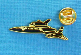 1 PIN'S //  ** AVION US AIR FORCE / LOCKHEED SR 71 ** . (© TABLO) - Militaria