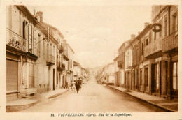 Vic Fezensac * La Rue De La République - Vic-Fezensac