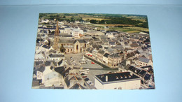 Carte Postale : Finistère, Landivisiau, La Place Centrale Devant L'église - Landivisiau