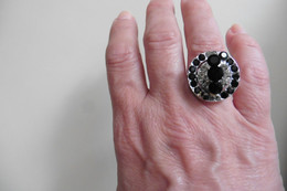 Bague Réglable En Métal Argenté Et Cristaux Strass Blanc Noir Style Art Deco - Ringe