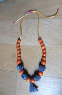 Neuf - Collier Ethnique Exotique En Perles De Bois Et Tissu Batik Asie Océanie - Halsketten