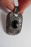 Neuf - Pendentif Argent 925 Ciselé Style Art Nouveau Serti Onyx Noir En Cabochon - Pendentifs