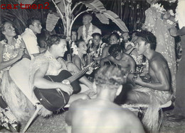 PHOTOGRAPHIE ANCIENNE : TAHITI POLYNESIE FRANCAISE DANSEUSES VAHINE ETHNOLOGIE DANSE ETHNIC OCEANIE GUITARE - Frans-Polynesië