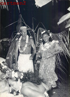 PHOTOGRAPHIE ANCIENNE : TAHITI POLYNESIE FRANCAISE DANSEUSES VAHINE ETHNOLOGIE DANSE ETHNIC OCEANIE GUITARE - Französisch-Polynesien