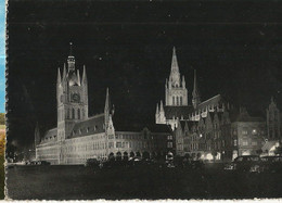 CPA., Belgique N° 2 ,Ypres , Illumination - Les Halles Et Grand'Place , Ed. Thill - Ieper
