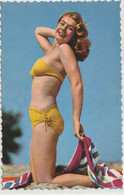 CARTE POSTALE ANCIENNE 50/60 PHOTO ORIGINALE COULEUR DENTELEE 09/14 : JEUNE FEMME EN MAILLOT DE BAIN  PIN UP SEXY EROTIC - Pin-Ups