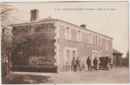 Vendée : LA  BRETONNIERE :  Hôtel De La  Gare  Girard  , Automobile , Gendarme - Other Municipalities