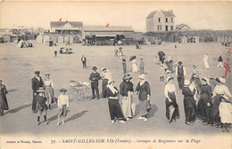 85-SAINT-GILLES-CROIX-DE-VIE-GROUPE DE BAIGNEURS SUR LA PLAGE - Saint Gilles Croix De Vie