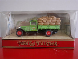 Y62 1932 MODEL AA FORD TON TRUCK GW PEACOCK - Matchbox