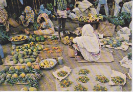 ILE DE MAYOTTE - LE MARCHE A MAMOUDZOU - ANANAS  PIMENT TI BANANE PAPAYE COROSOLE - Mayotte