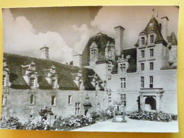 V11-29--finistere-saint Vougay-- Le Chateau De Kerjean--la Cour--puits - Saint-Vougay