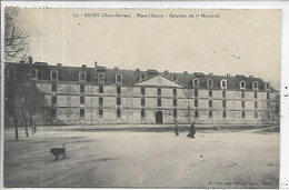 79, Deux-Sèvres, NIORT, Place Chanzy, Quartier Du 7é Hussards, Personnages, Scan Recto-Verso - Niort