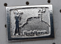 Radio Television  RTV Ljubljana Music Boy With A Whistle Slovenia Pin - Médias