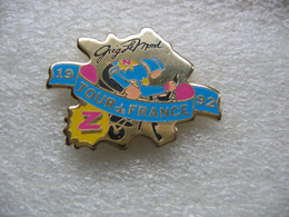 Pin's Du 79eme Tour De France En 92 (et Non 19eme Comme Inscrit Sur Le Pin's) - Cyclisme