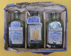 COGNAC MARTELL : Trois Fiasques En Verre, Avec Capsule Et Bouchon Métal Spécial ! - Spirits