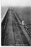 Afsluitdijk Met Monument Belle Vue Aérienne De La Digue Barrage - Den Oever (& Afsluitdijk)