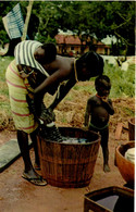 GUINÉ  BISSAU - Lavadeira Nativa - Fulacunda - Guinea-Bissau