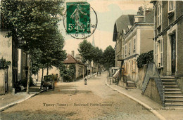 Toucy * Le Boulevard Pierre Larousse * Attelage * Villa - Toucy