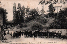 Le Poiré Sur Vie : Le Calvaire De La Jamonière, Sortie De Classe - Poiré-sur-Vie