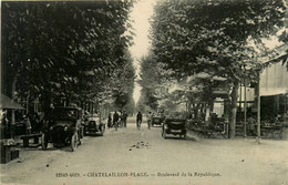 Châtelaillon * Le Boulevard De La République * Automobile Voiture Ancienne * Bar Buvette Restaurant - Châtelaillon-Plage