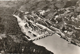 Cpa 236 Le Barrage De Genissiat Sur Le Rhone. Vue Aérienne En Amont Du Barrage - Génissiat