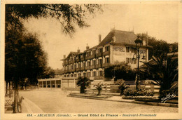Arcachon * Vue Sur Le Grand Hôtel De France * Le Boulevard Promenade - Arcachon
