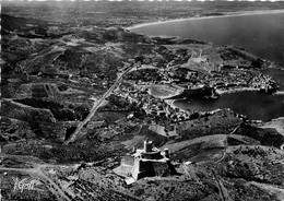 Collioure * Vue Aérienne Sur Le Fort De St Elme , La Ville Et La Plage D'argelès - Collioure