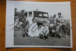 Filippijnen. Pater Wageners Met Zijn CJ5 Jeep Met Hard-Top Nummerplaat  J-48578 ('65) - Philippines