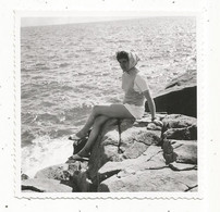 Photographie ,pin Up, 44 ,LE POULIGUEN , 1956 , 85 X 80 Mm - Pin-ups