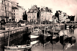 Cherbourg * L'avant Port Et Le Quai De Caligny * Grand Hôtel Restaurant * Bateau - Cherbourg