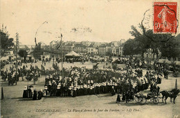 Concarneau * La Place D'armes Le Jour Du Pardon * Fête Religieuse * Manège Carousel * Défilé Attelage - Concarneau