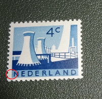 Nederland - MAST - PM8 - 1963 - Plaatfout - Ongebruikt - Plakrest - Blauw Puntje Voor De Eerste N Van Nederland - Varietà & Curiosità