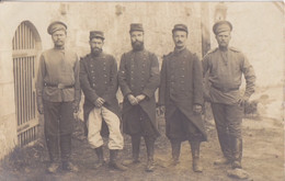 CP Photo N° 2728 : Soldats Français Encadrés Par Deux Soldats Allemands, Neuve - Photos