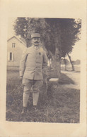 CP Photo Officier Français En Pied Décoré Mai 1918, Neuve - Photos