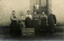 Atelier Des Bottiers Classe 1911 * Carte Photo * Régiment Soldats Militaires Caserne * Bottier Chaussures Cordonnier - Regiments