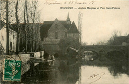 Issoudun * Anciens Hospices Et Pont St Poterne * Lavoir Laveuse - Issoudun