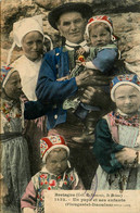 Plougastel Daoulas * Un Papa Et Ses Enfants Du Pays * Coiffe Et Costume - Plougastel-Daoulas