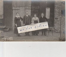 BEAUMETZ Les CAMBRAI - Une Famille D' Alphonse Leroy ? Qui Pose Pendant La Guerre  1914/18  ( Carte-photo ) 1/10 - Autres & Non Classés