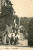 Poitiers * Escalier De La Gare * Promeneurs - Poitiers