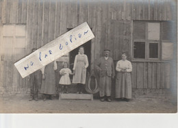 BEAUMETZ Les CAMBRAI - Une Famille D' Alphonse Leroy ? Qui Pose Pendant La Guerre  1914/18  ( Carte-photo ) 4/10 - Autres & Non Classés