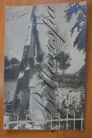 Guerre Carte Photo Le Monument Aux Morts De  FRAISANS Dans Le Jura (39). 1917 & 1918 RPPC 1914-1918 Soldats Et Civile. - Soldatenfriedhöfen