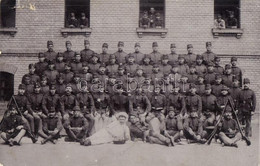 T4 1906 Budapest, Katonák Csoportképe A Laktanyában / Hungarian Military, Soldiers In The Military Barracks. Photo (b) - Sin Clasificación