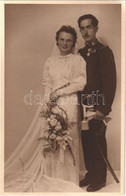 * T1/T2 1941 Budapest, Magyar Csendőr Karddal és Feleségével / Hungarian Gendarme With Sword And His Wife. Szandrik Phot - Sin Clasificación