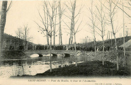 St Benoit * Le Pont Du Moulin , Le Jour De L'assemblée * Défilé - Saint Benoit