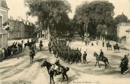 Poitiers * Un Jour De Revue * Passage Des Troupes * Militaria - Poitiers